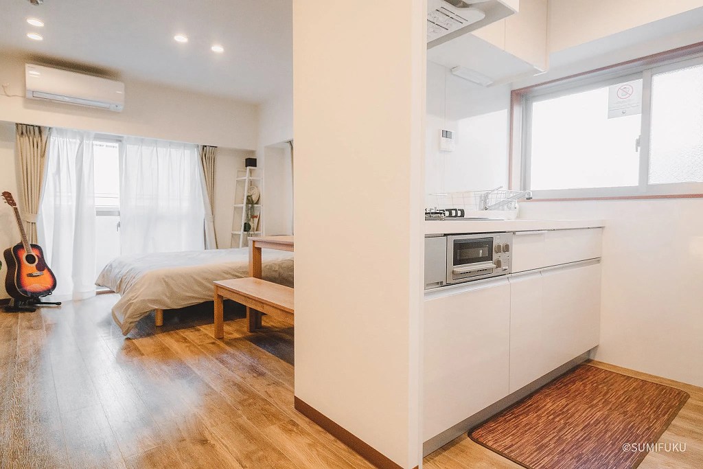 photo of the kitchen and dining room in City Hideout CH301